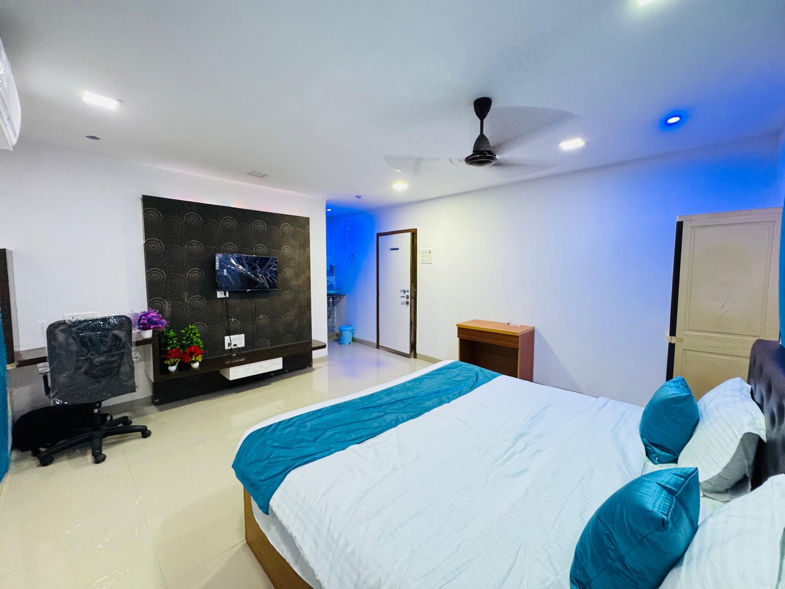 WhatsApp Image 2024-10-30 at 7.57.14 PM (1)